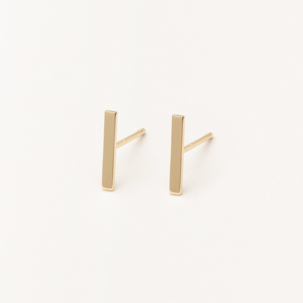 Vrai & Oro Line Stud Earring in 14k (single)